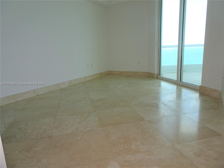Building Photo - 16047 Collins Ave
