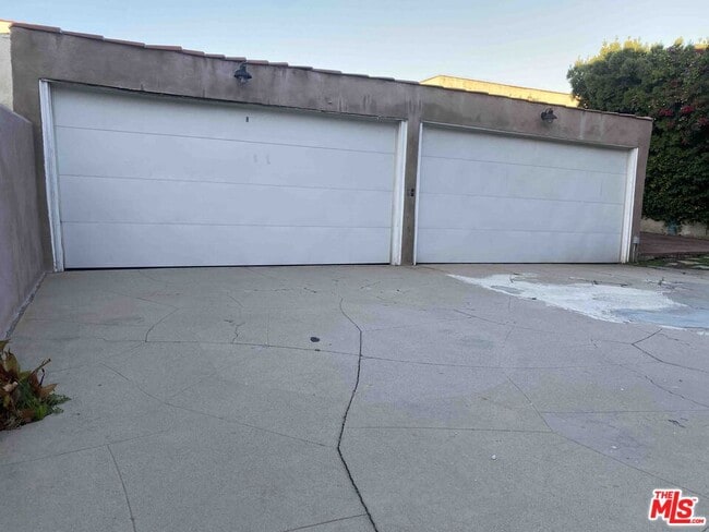 Building Photo - 994 Stearns Dr