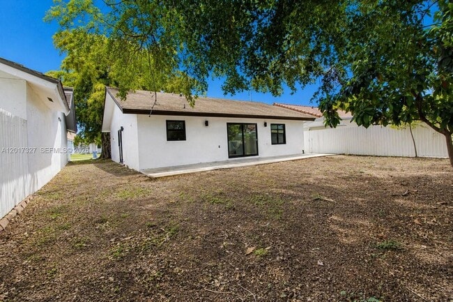 Building Photo - 10088 SW 143rd Ct