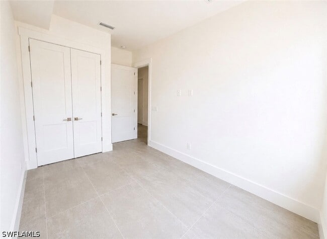 Building Photo - 2727 Van Buren Ave