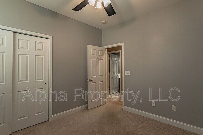 Building Photo - 135 Raven Hill Way
