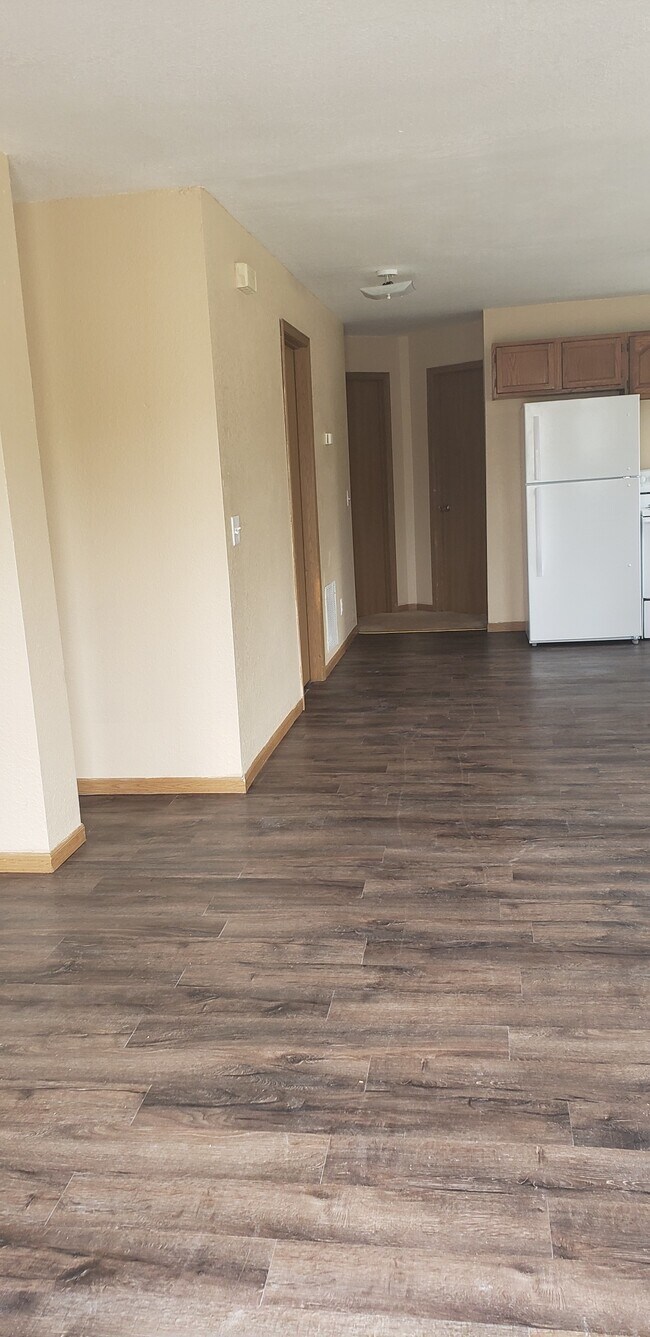 Building Photo - 103 N 6th St