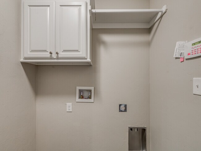 Building Photo - 4505 Black Mesa Ln