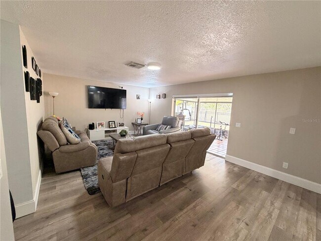 Building Photo - 106 W Cedarwood Cir