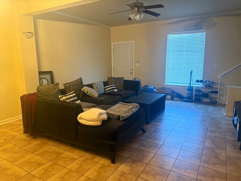 Building Photo - 2405 Brightside Dr