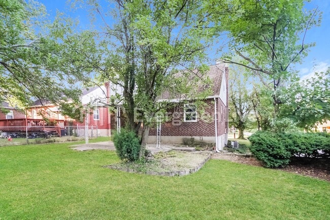 Building Photo - 2264 Rosedale Ave