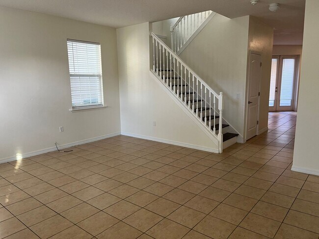 Building Photo - 3/2.5 Townhouse in Downtown Kissimmee