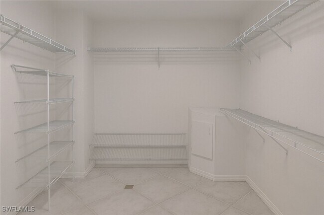 Building Photo - 2662 Riverview Dr
