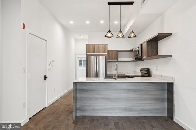 Building Photo - 2028 E Fletcher St