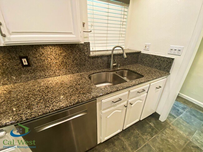 Building Photo - 4346 Glenmont Dr