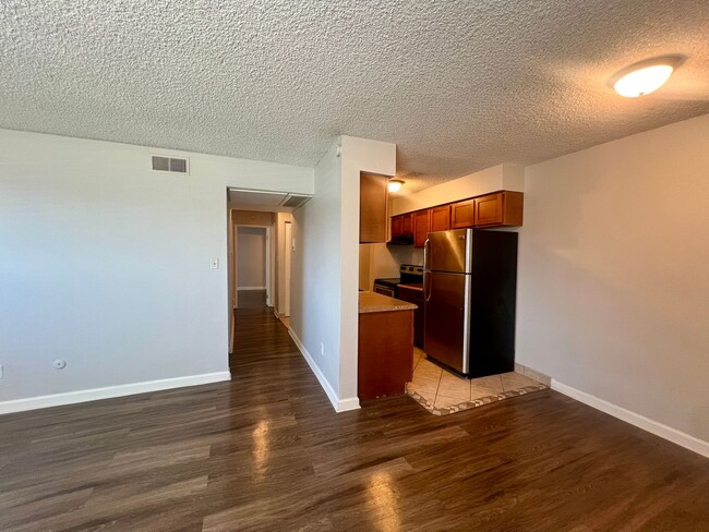 Building Photo - Spacious 2 Bed 1.5 Bath Condo in Hamden South