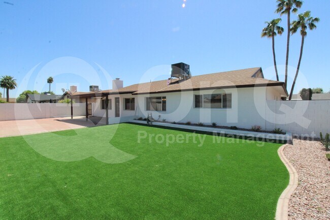 Building Photo - 1816 E Oxford Dr