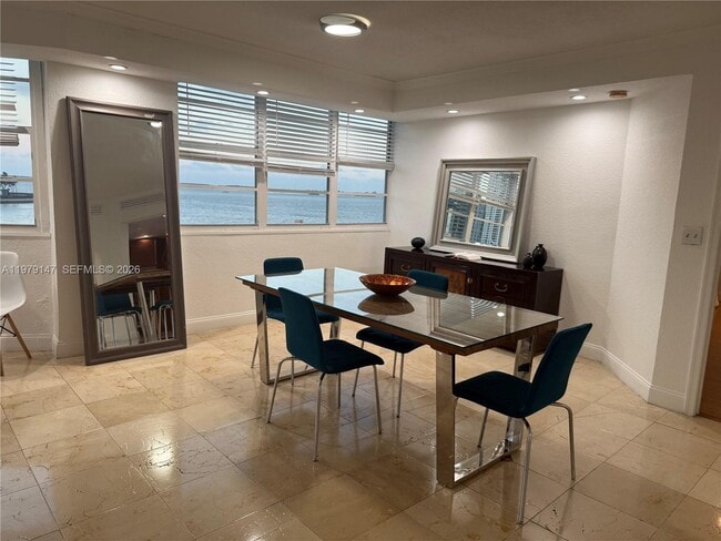 Building Photo - 801 Brickell Bay Dr