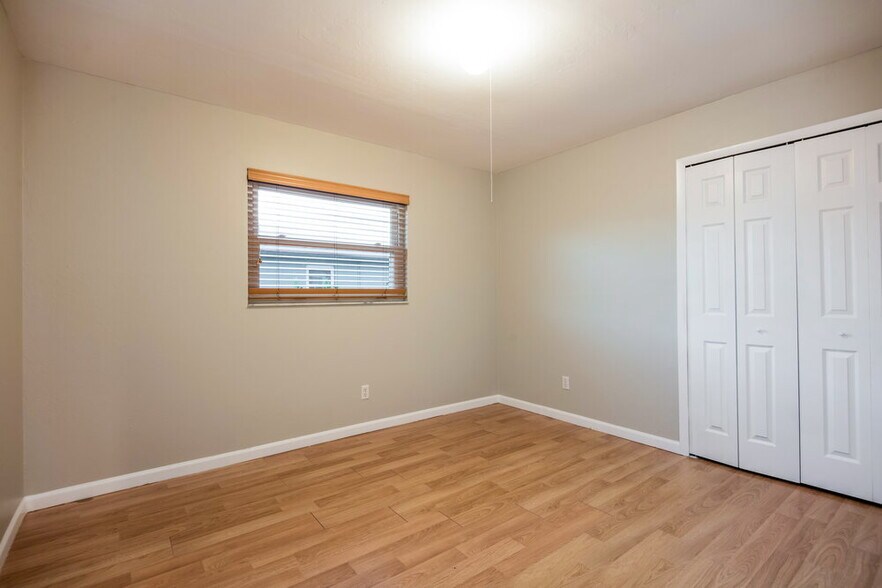 Building Photo - 923 SE 19th St