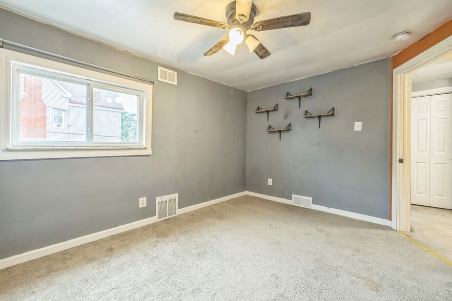 Building Photo - 2318 Eccles St