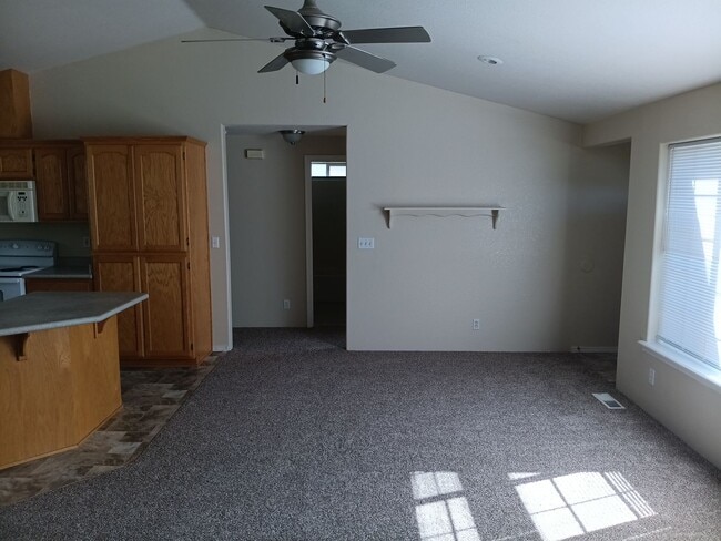 Building Photo - Cozy and Spacious Home for Rent