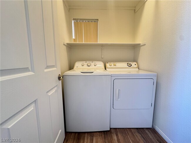 Building Photo - 1078 Country Skies Ave