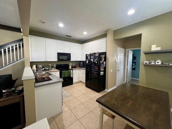 Building Photo - 3 Bedroom, 2.5 bath in Waterford Lakes ...