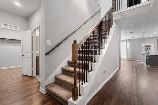 Building Photo - 6206 Golden Gate Dr