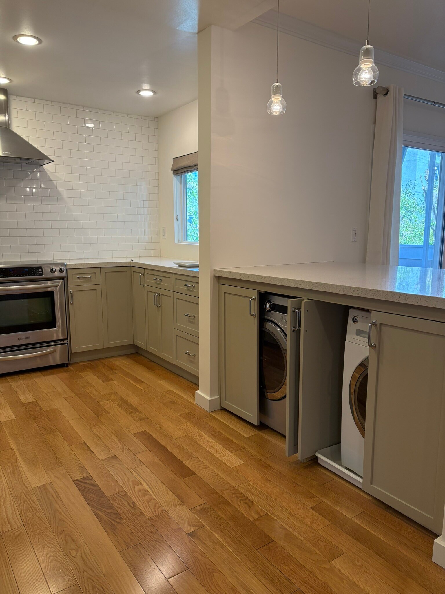 Building Photo - 8550 Holloway Dr