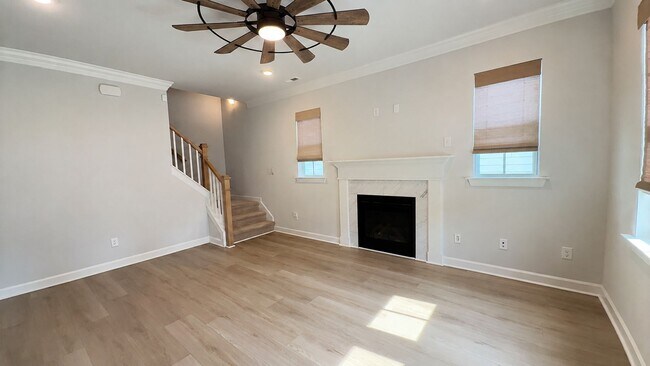 Building Photo - 2218 Sanibel Ln