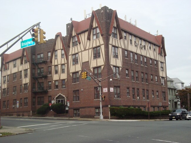 Exterior - Broadway Manor