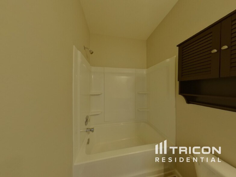 Building Photo - 224 Elmhaven Dr