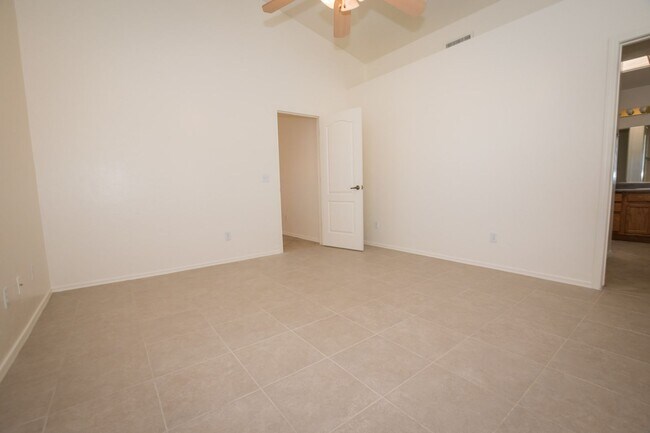 Building Photo - Charming 3-bedroom, 2-bathroom Home w/ 2 C...