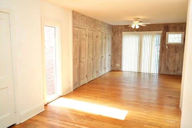 Building Photo - 2205 Stadium Rd