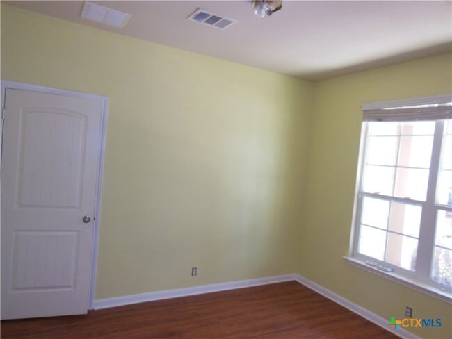 Building Photo - 753 Great Oaks Dr