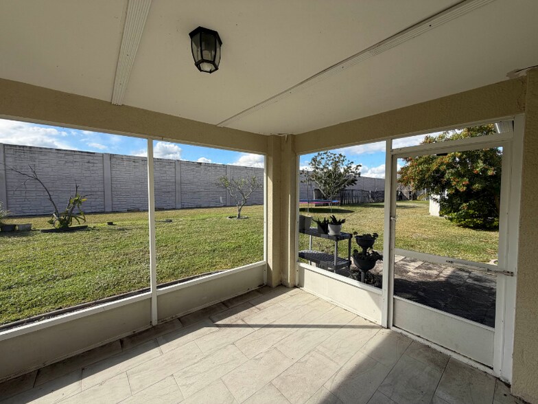 Building Photo - 1743 Laramie Cir