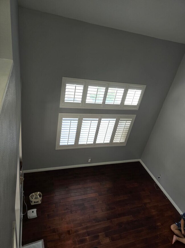 Building Photo - Beautiful Home in Corona for Lease