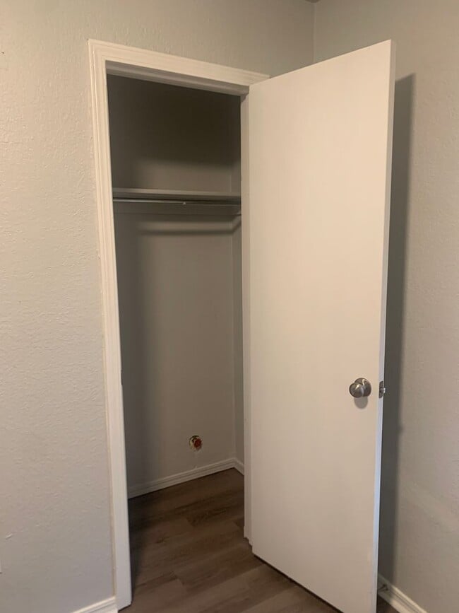 Building Photo - Renovated 3 Bedroom/ 1.5 Bath in Great Neighborhood