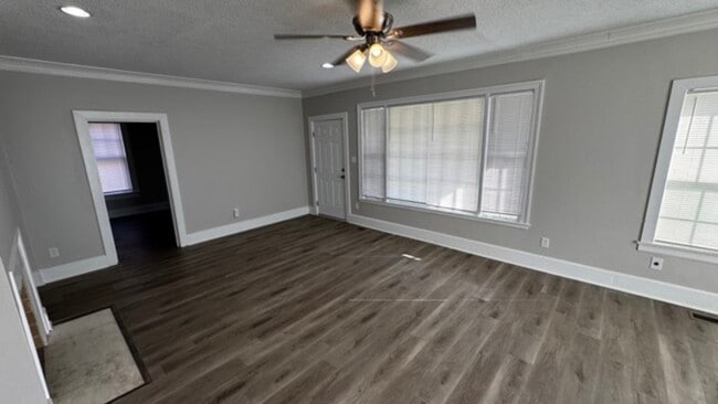 Building Photo - 1418 Snowden Ave