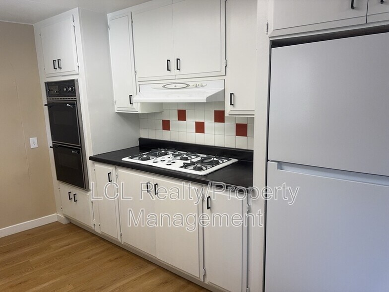 Building Photo - 25961 Leila Dr