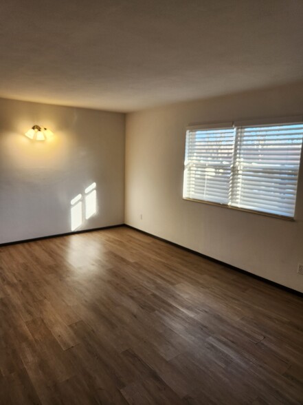 Large windows w/faux wood blinds - 212 N 44th St