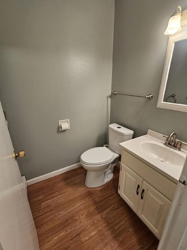 Building Photo - Spacious 3 Bedroom Single Family Home Bloomfield $2100