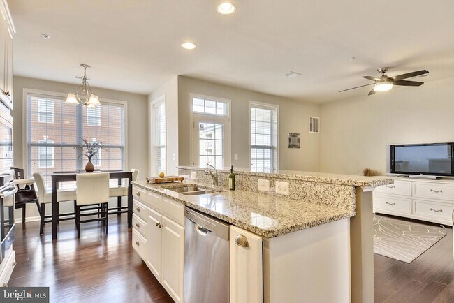 Building Photo - 23487 Logans Ridge Terrace