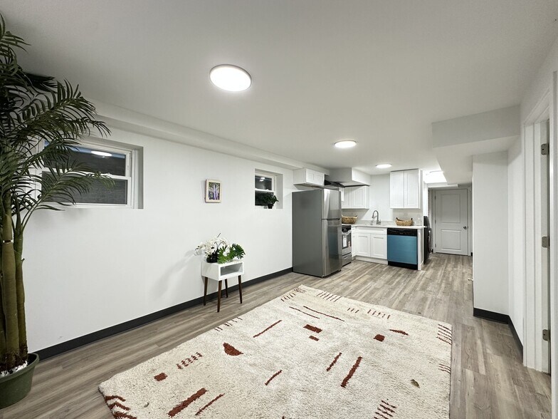 Building Photo - 1634 N Whipple St