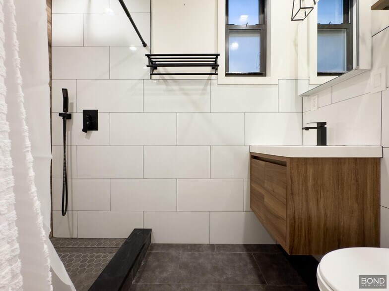 Building Photo - 298 Nassau Ave