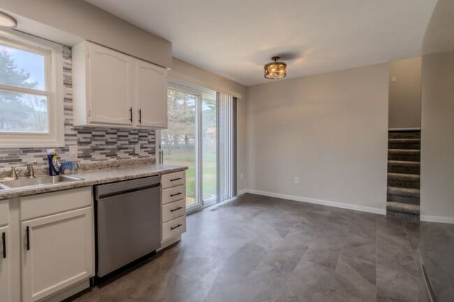 Building Photo - Bright & Updated 4-Bedroom Home Close to Everything