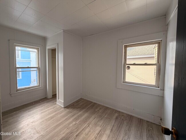 Building Photo - 54 Arch St