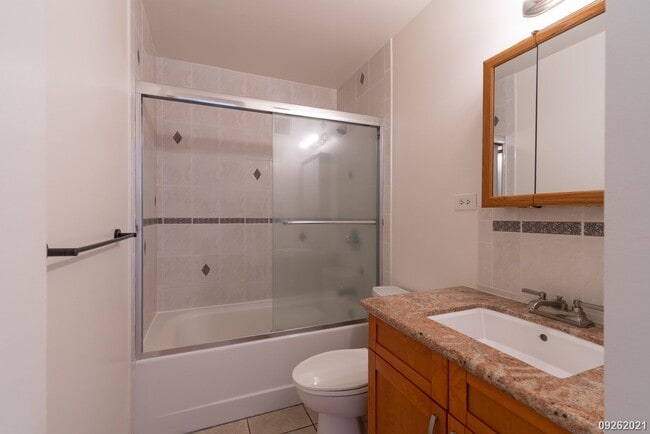 Building Photo - Salt Lake 1 BR/1BA Condo with 1 ASSIGNED P...