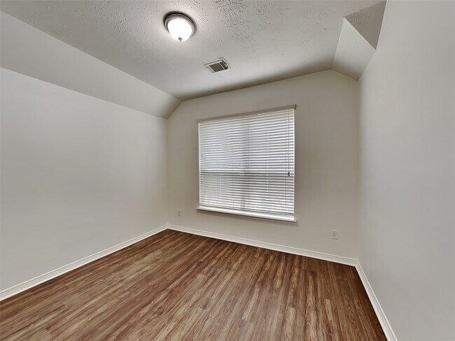 Building Photo - 28726 Hidden Cove Dr