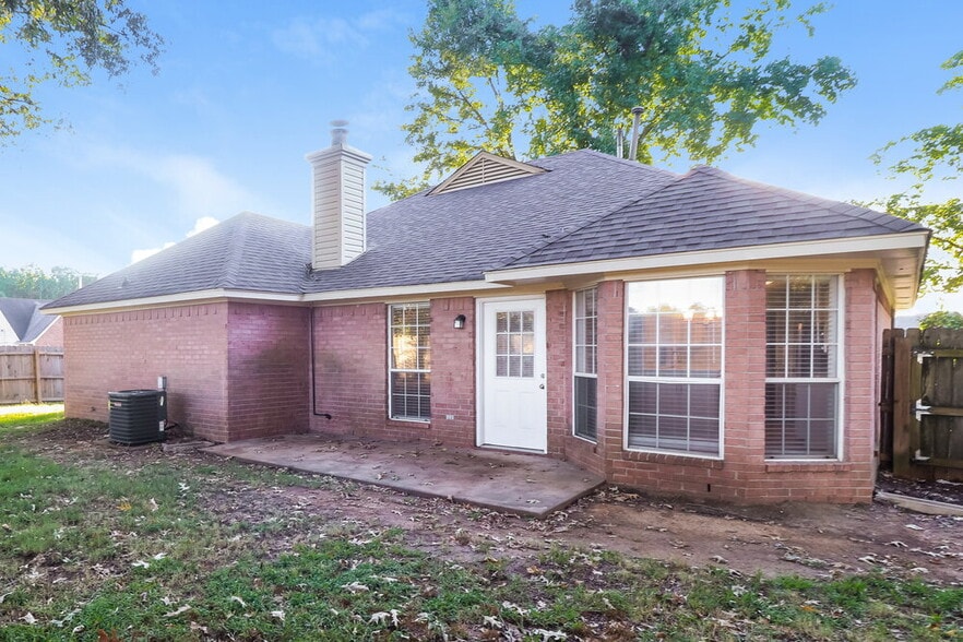 Building Photo - 3920 Pecan Trace Cove