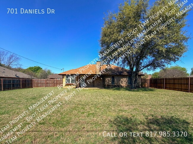 Building Photo - 701 Daniels Dr