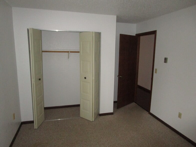 Building Photo - 830 S Moore St