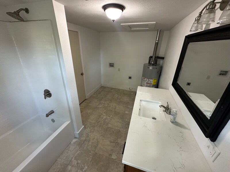 Building Photo - 204 S 11th St