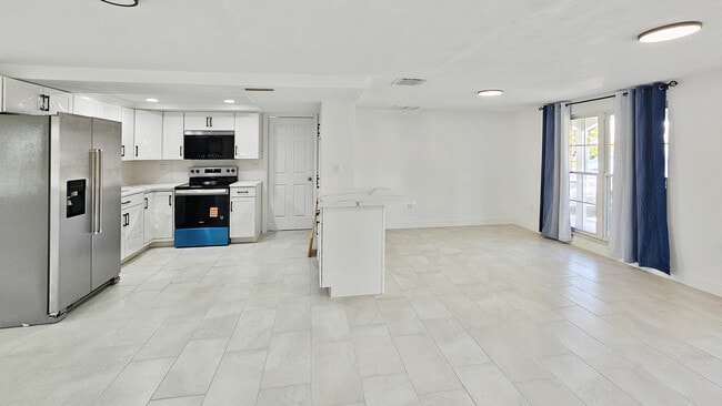 Building Photo - 3633 Rock Royal Dr