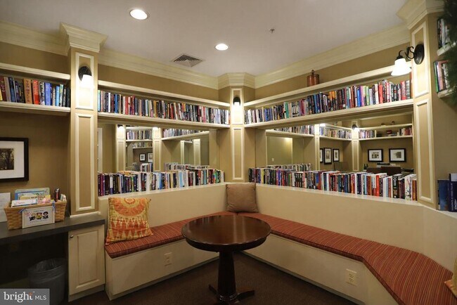 Building Photo - 400 Symphony Cir